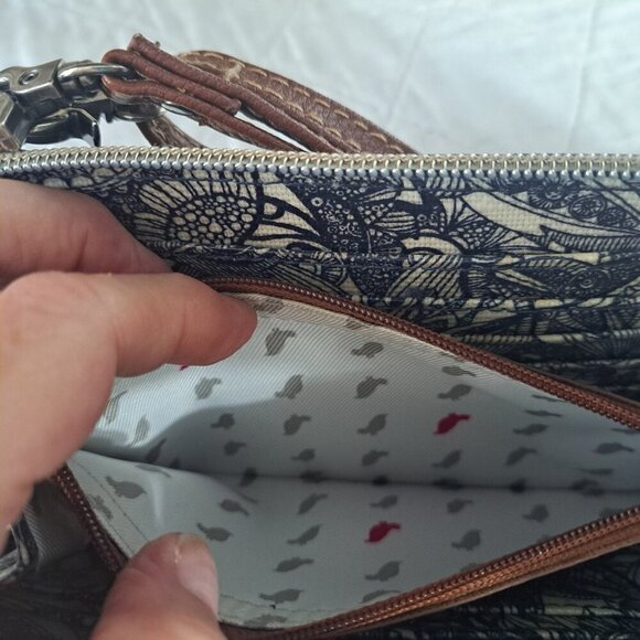 The SAK Sakroots Large Smartphone Crossbody Wallet Navy Spirit Desert Blue Cream - Picture 8 of 9